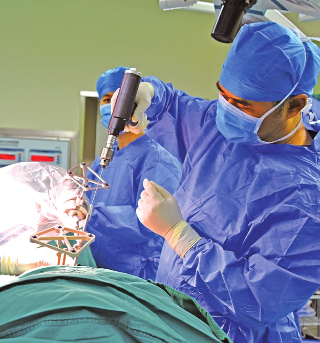 推動(dòng)醫(yī)療行業(yè)發(fā)生深刻變革——手術(shù)機(jī)器人 原來這么溜